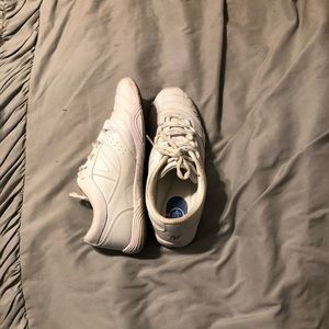 Cheer shoes